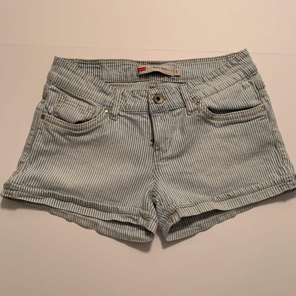 Juniors Levi denim shorts